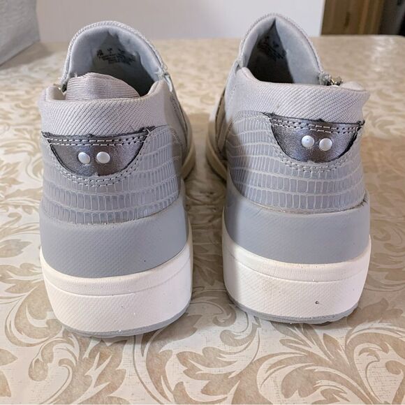 Ryka Boots ‘Guinevere’ Silver Gray Stretch & Side Zip NWOT Gorgeous - Picture 6 of 10